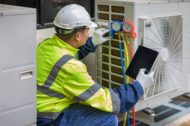 Professional Hvac Installation technician working in Elmo, TX